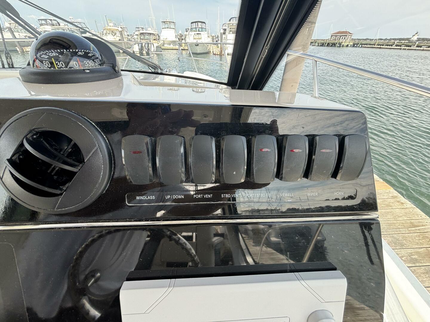 Slide: The Image of Boston Whaler 325 Conquest Pilothouse 2020 - 4698747