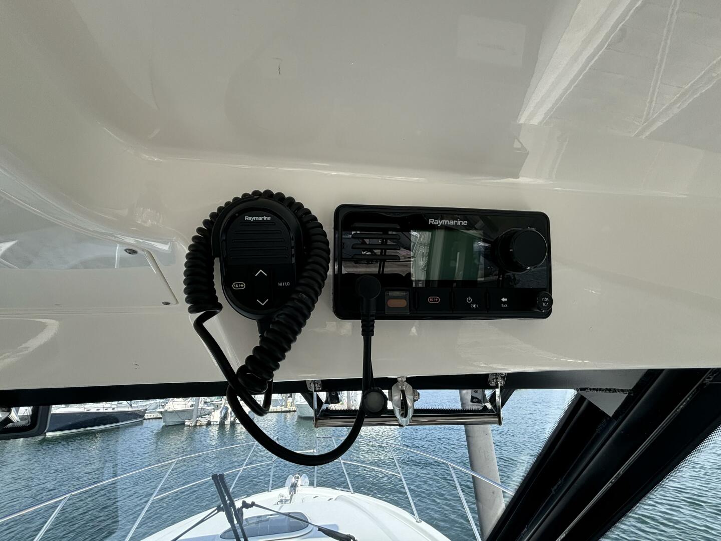 Slide: The Image of Boston Whaler 325 Conquest Pilothouse 2020 - 4698750