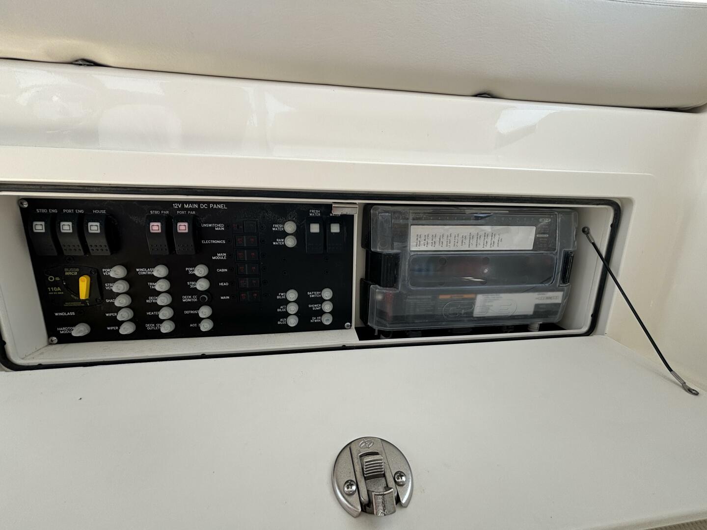 Slide: The Image of Boston Whaler 325 Conquest Pilothouse 2020 - 4698769