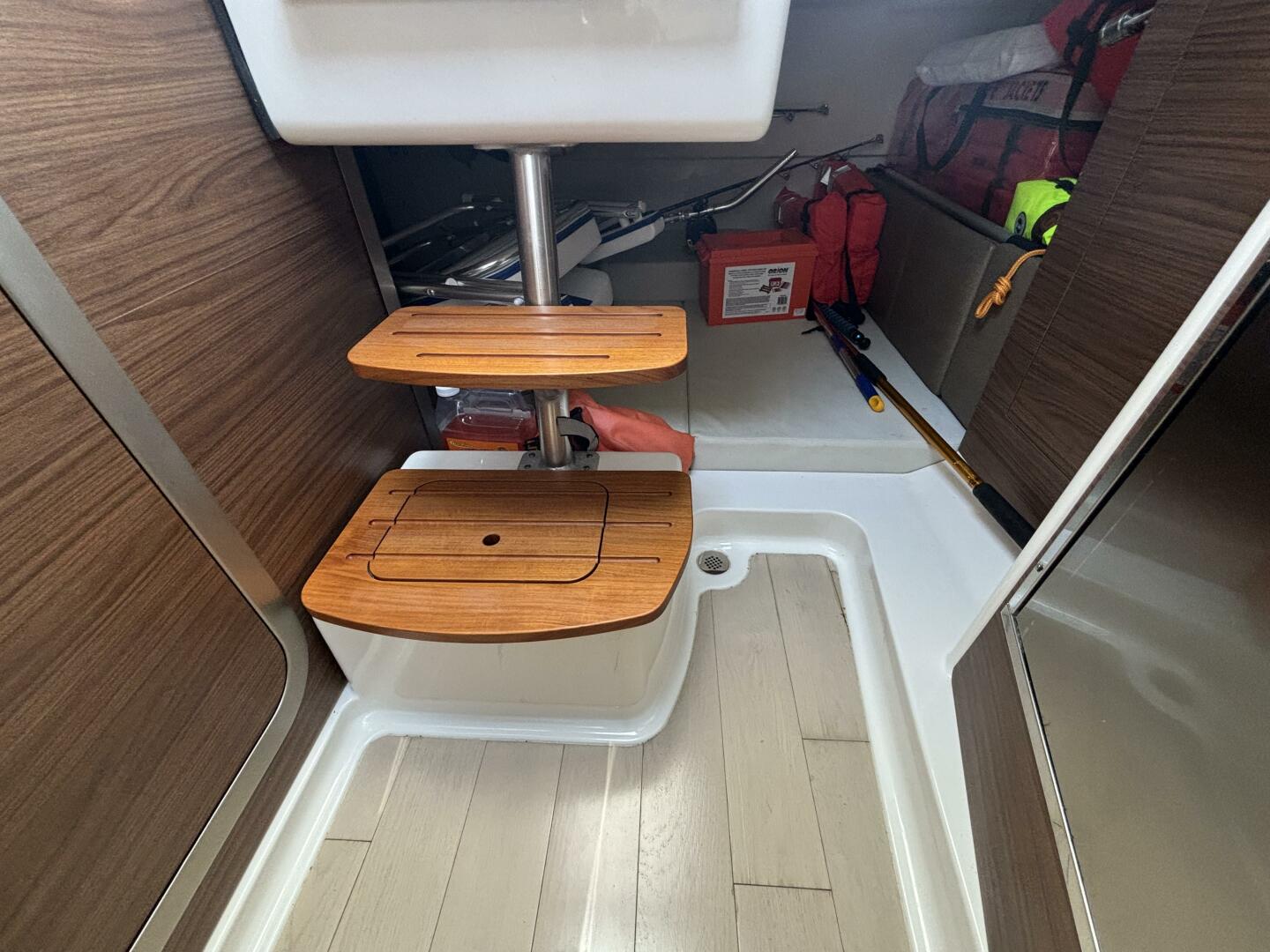 Slide: The Image of Boston Whaler 325 Conquest Pilothouse 2020 - 4698774