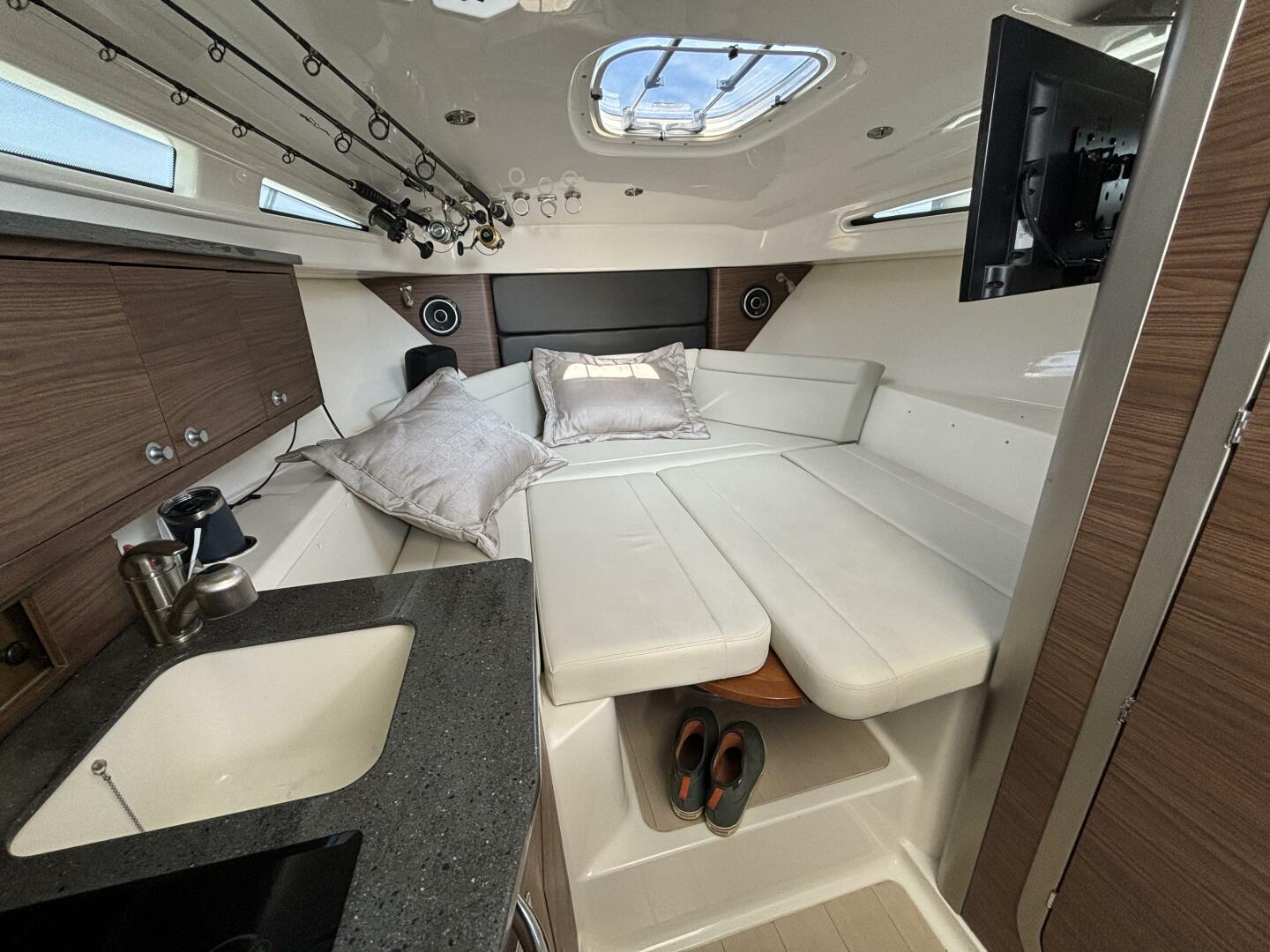 Slide: The Image of Boston Whaler 325 Conquest Pilothouse 2020 - 4698786