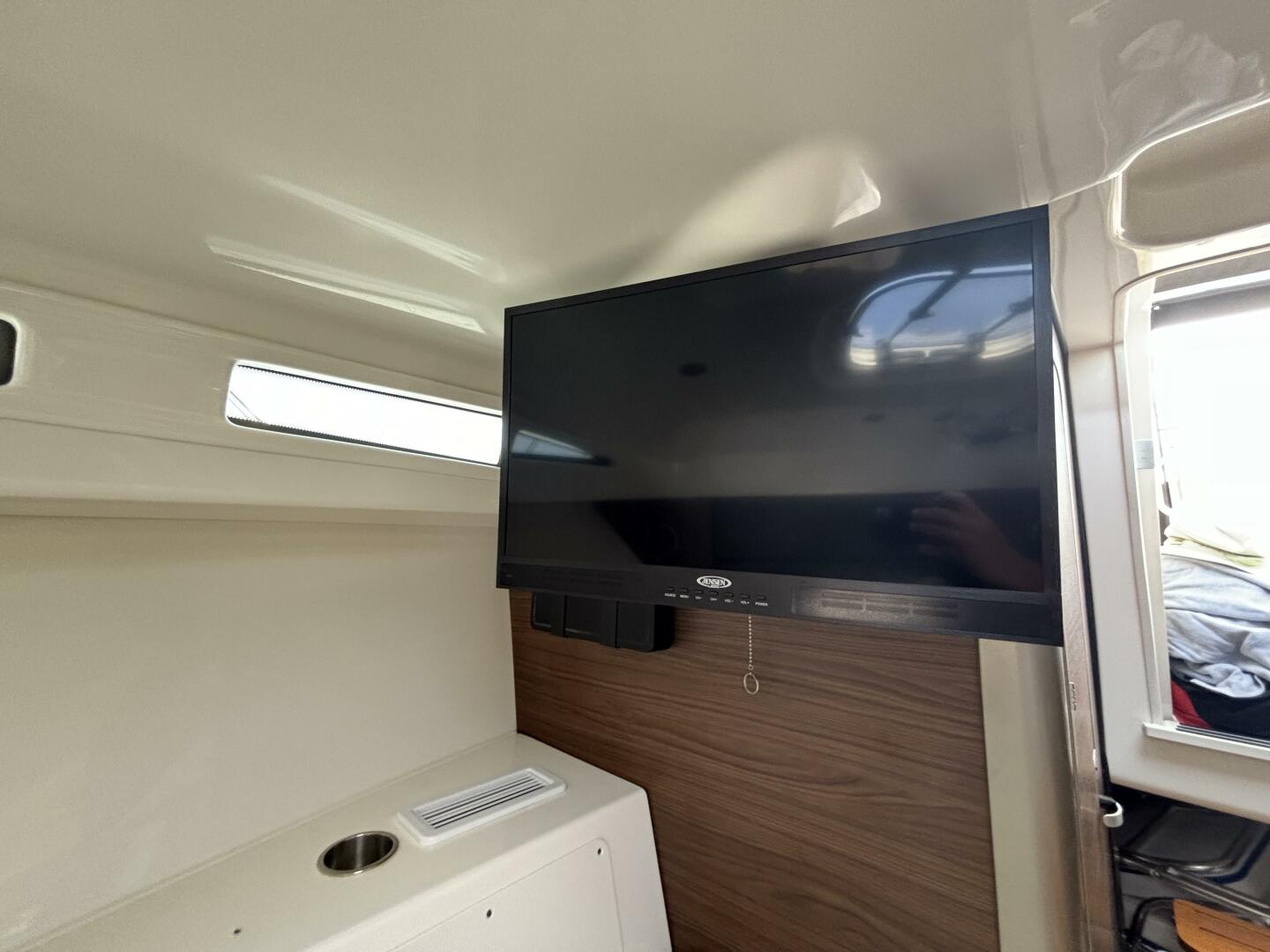 Slide: The Image of Boston Whaler 325 Conquest Pilothouse 2020 - 4698793