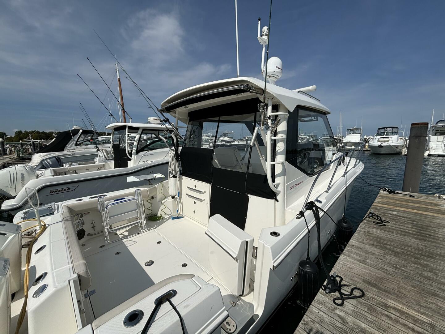Slide: The Image of Boston Whaler 325 Conquest Pilothouse 2020 - 4698690