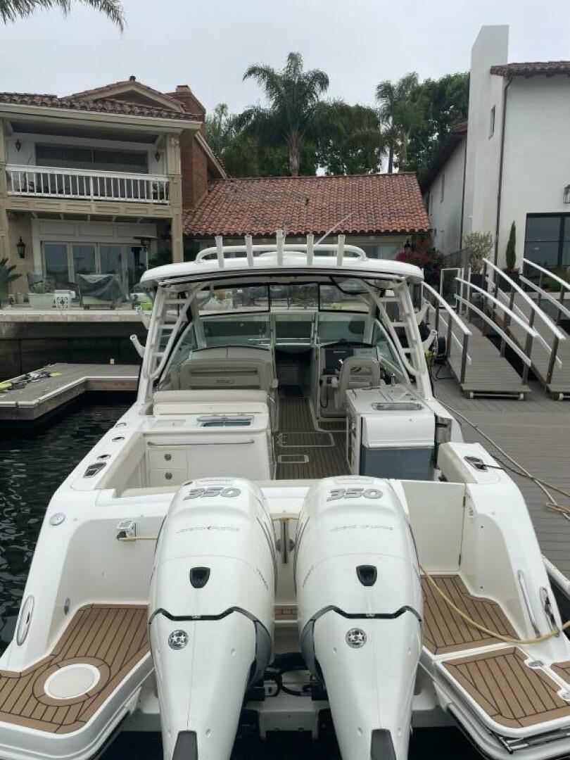 Slide: The Image of Boston Whaler 33 2018 - 4527858