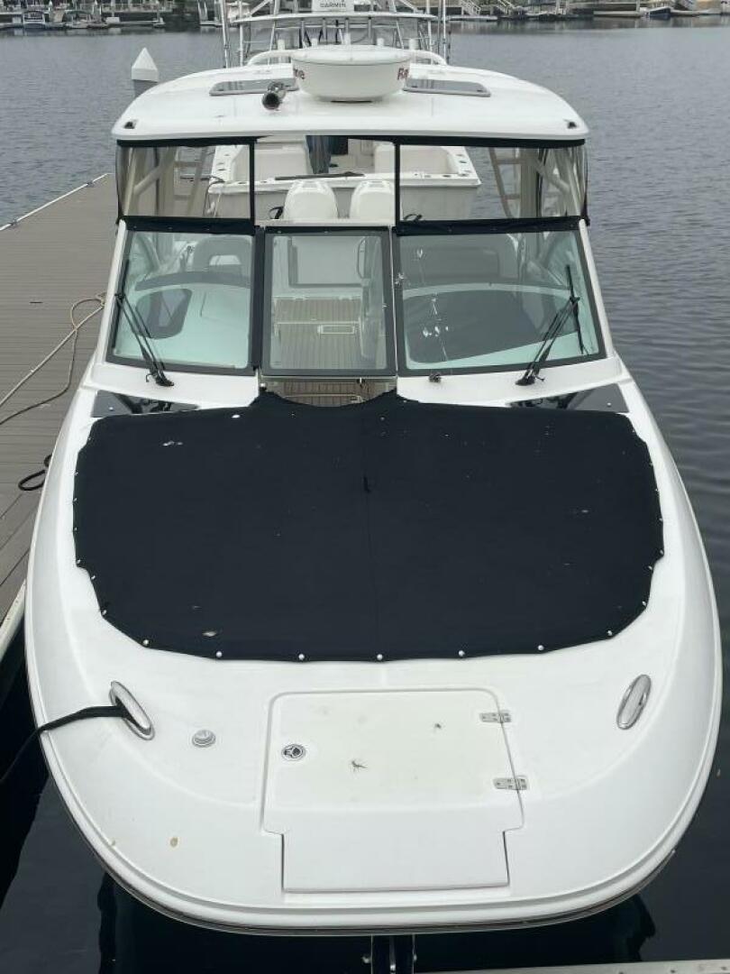 Slide: The Image of Boston Whaler 33 2018 - 4527868