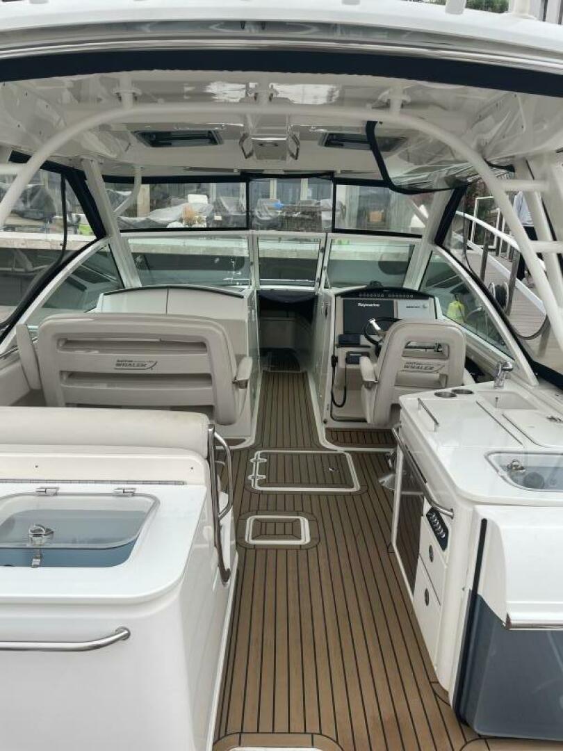 Slide: The Image of Boston Whaler 33 2018 - 4527859