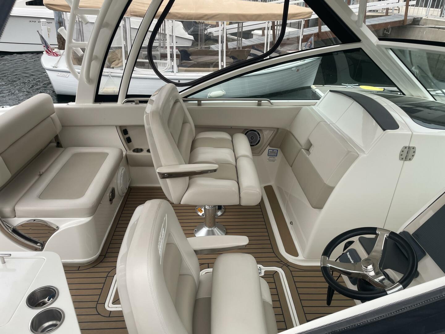 Slide: The Image of Boston Whaler 33 2018 - 4527860