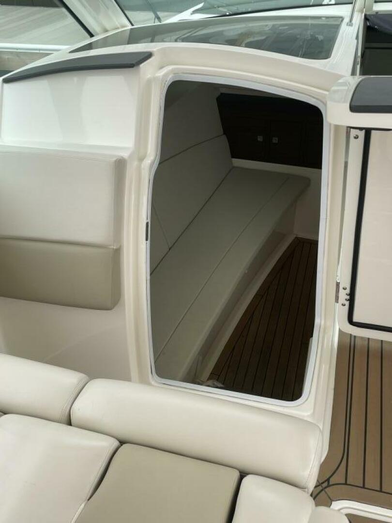 Slide: The Image of Boston Whaler 33 2018 - 4527866