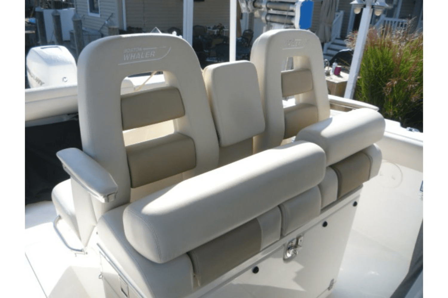 Slide: The Image of Boston Whaler 330 OUTRAGE 2017 - 11