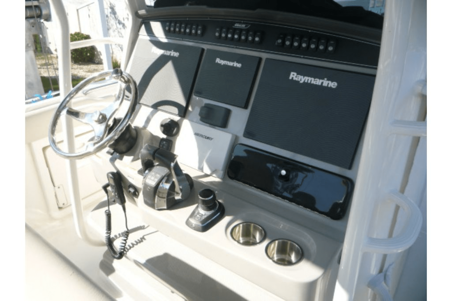 Slide: The Image of Boston Whaler 330 OUTRAGE 2017 - 12