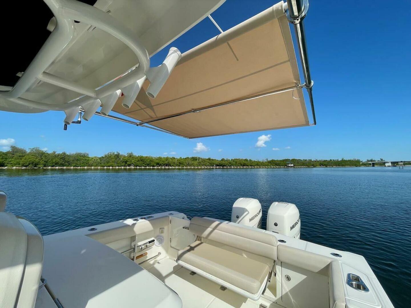 Slide: The Image of Boston Whaler 330 Outrage 2017 - 5625037