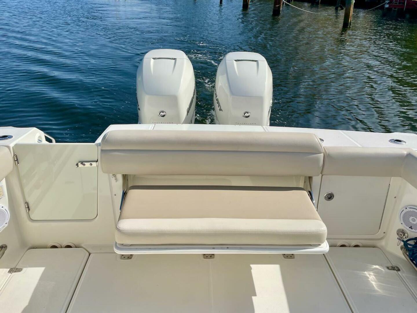 Slide: The Image of Boston Whaler 330 Outrage 2017 - 5625038