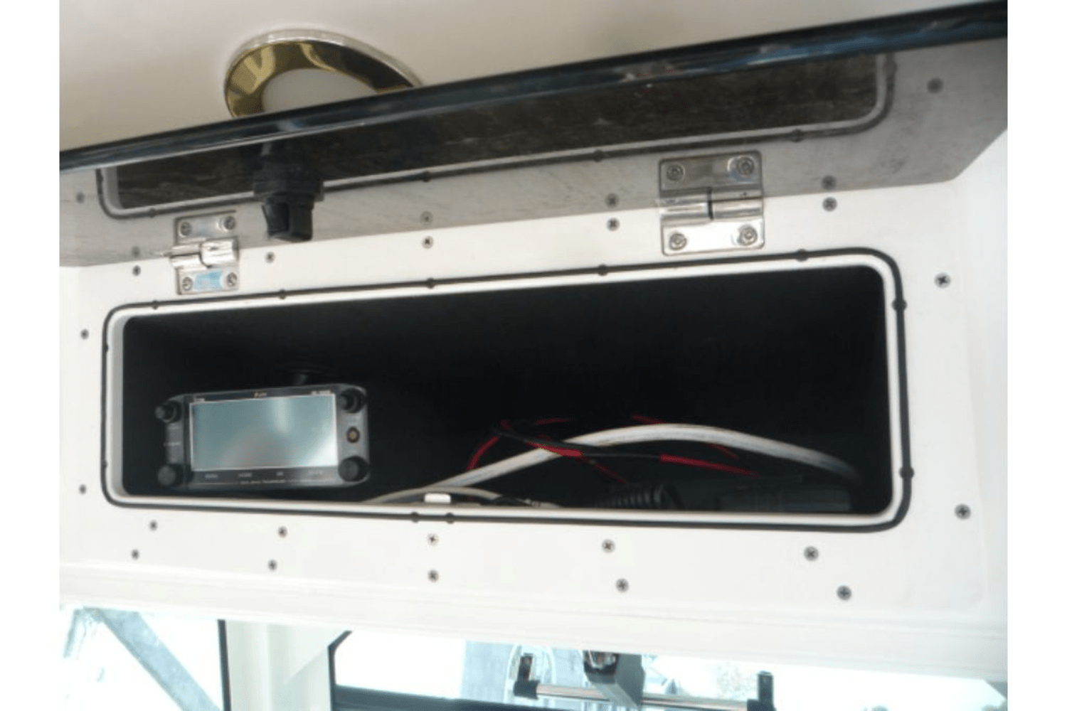 Slide: The Image of Boston Whaler 330 OUTRAGE 2017 - 16