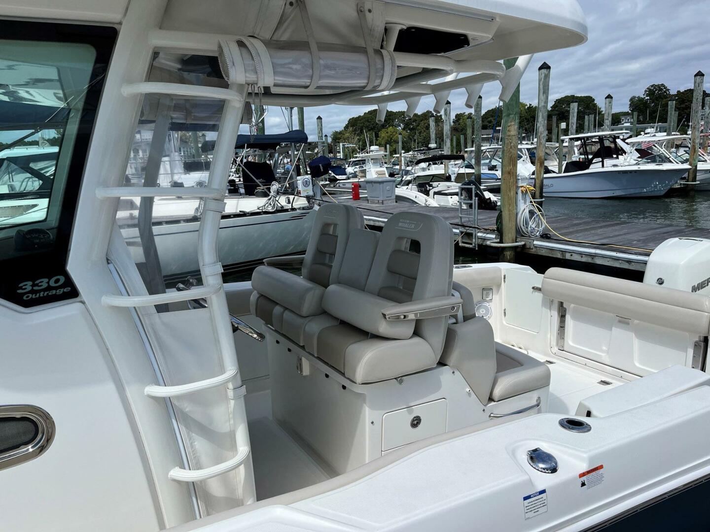 Slide: The Image of Boston Whaler 330 Outrage 2017 - 5289977