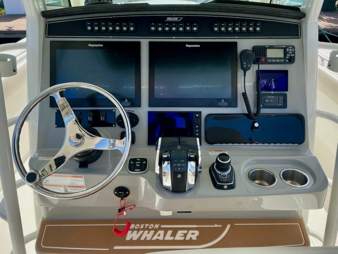 Slide: The Image of Boston Whaler 330 Outrage 2017 - 5625040