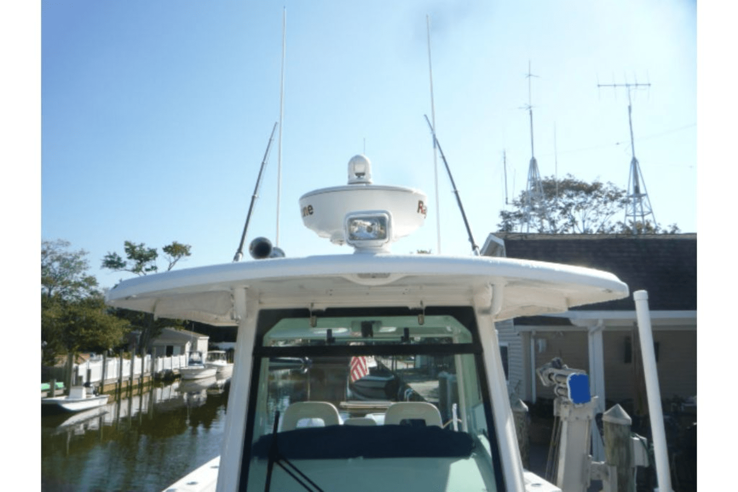 Slide: The Image of Boston Whaler 330 OUTRAGE 2017 - 18