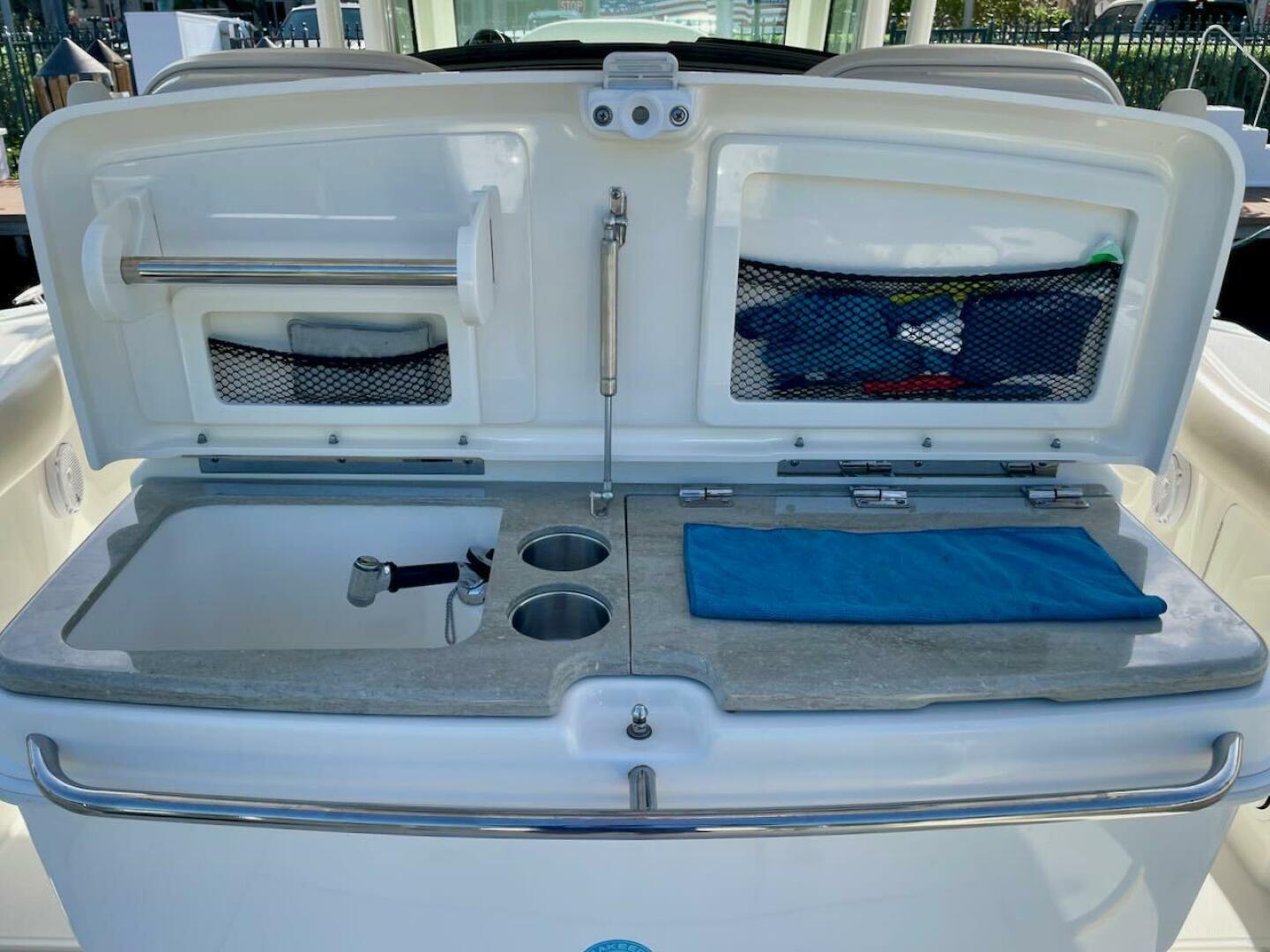 Slide: The Image of Boston Whaler 330 Outrage 2017 - 5625042