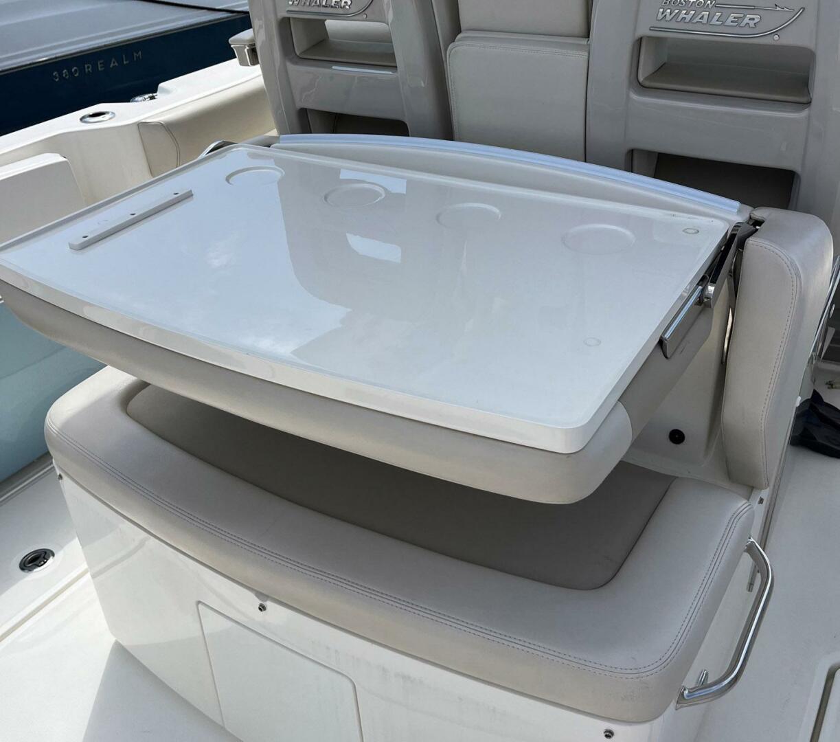 Slide: The Image of Boston Whaler 330 Outrage 2017 - 5289980