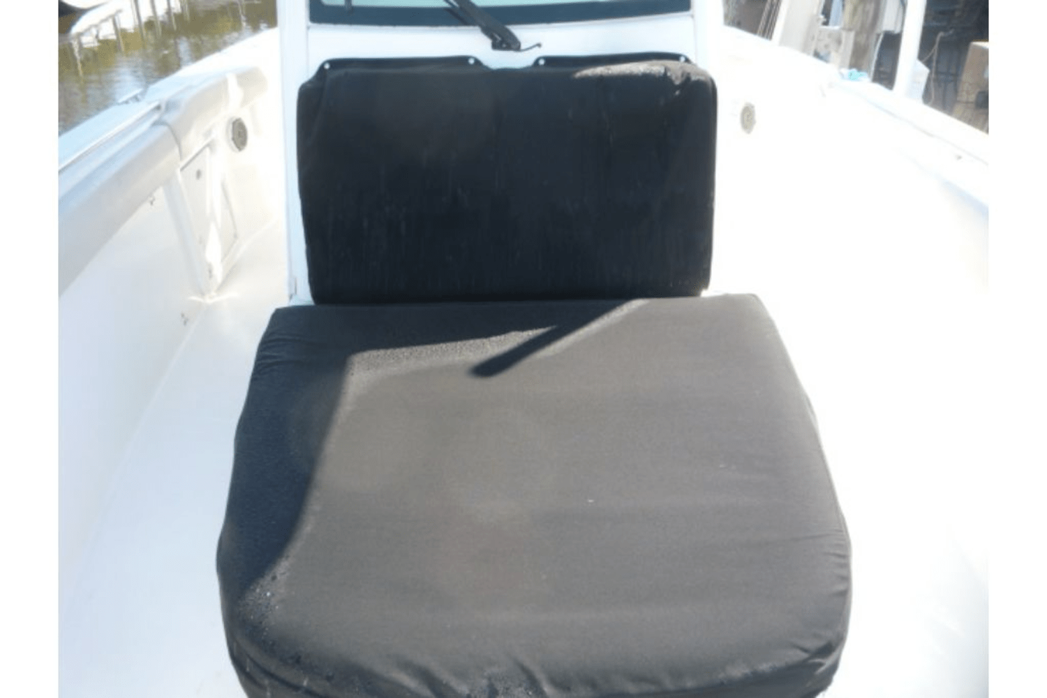 Slide: The Image of Boston Whaler 330 OUTRAGE 2017 - 22