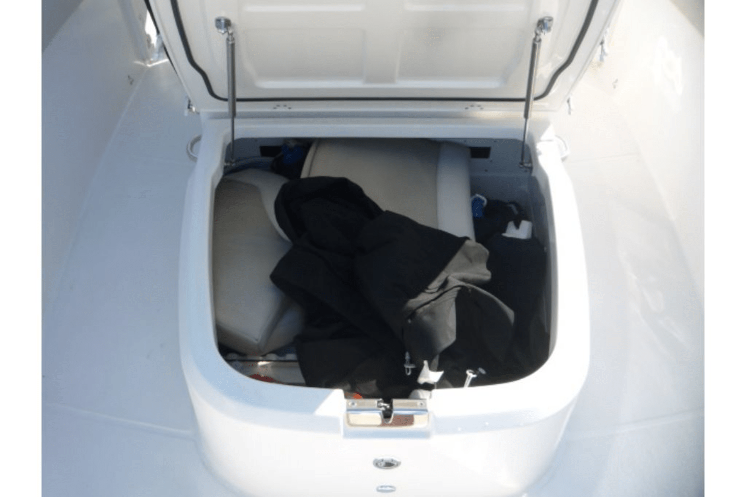 Slide: The Image of Boston Whaler 330 OUTRAGE 2017 - 23