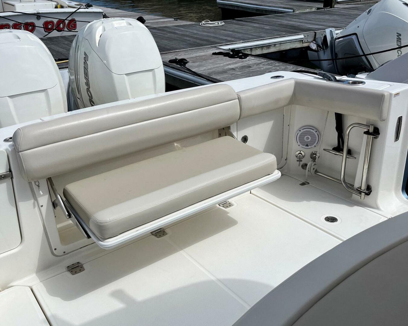 Slide: The Image of Boston Whaler 330 Outrage 2017 - 5289983
