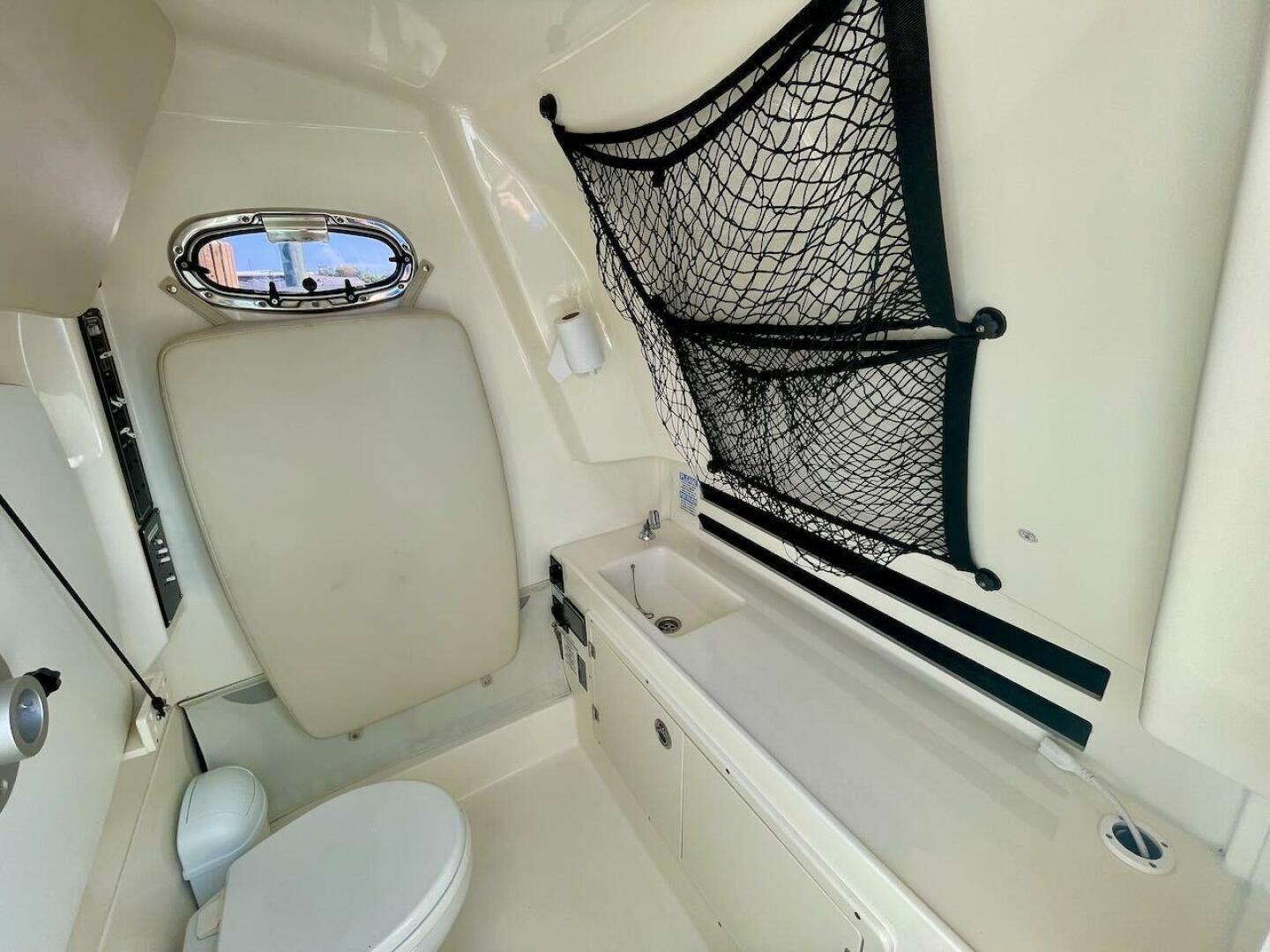Slide: The Image of Boston Whaler 330 Outrage 2017 - 5625046
