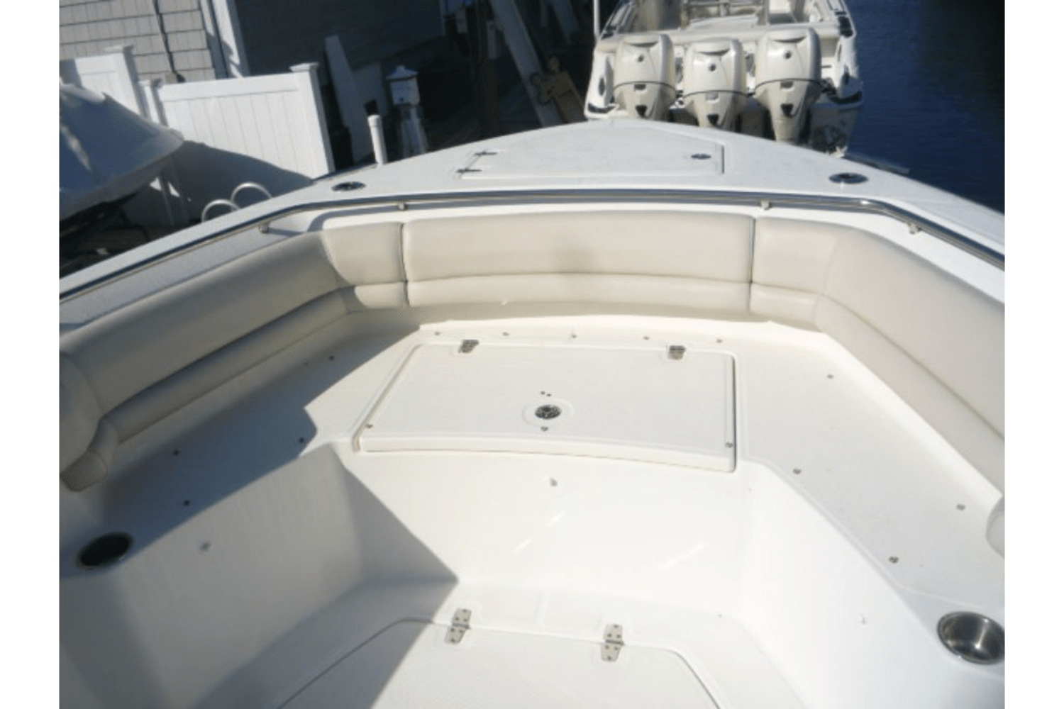 Slide: The Image of Boston Whaler 330 OUTRAGE 2017 - 24