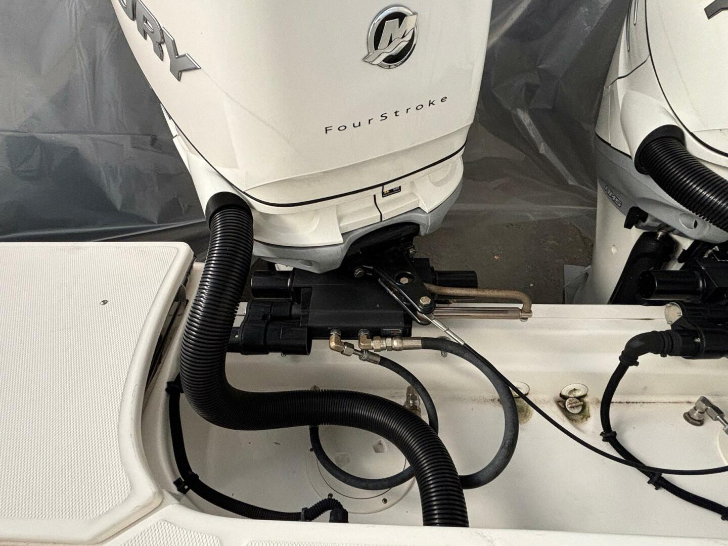 Slide: The Image of Boston Whaler 330 Outrage 2017 - 5289985