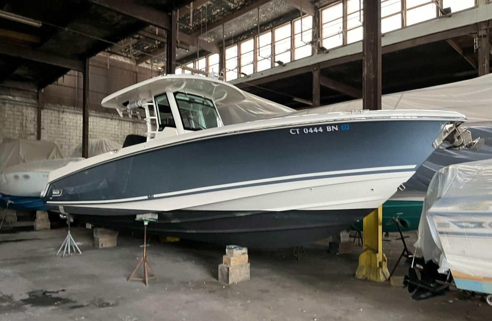 Slide: The Image of Boston Whaler 330 Outrage 2017 - 5289990