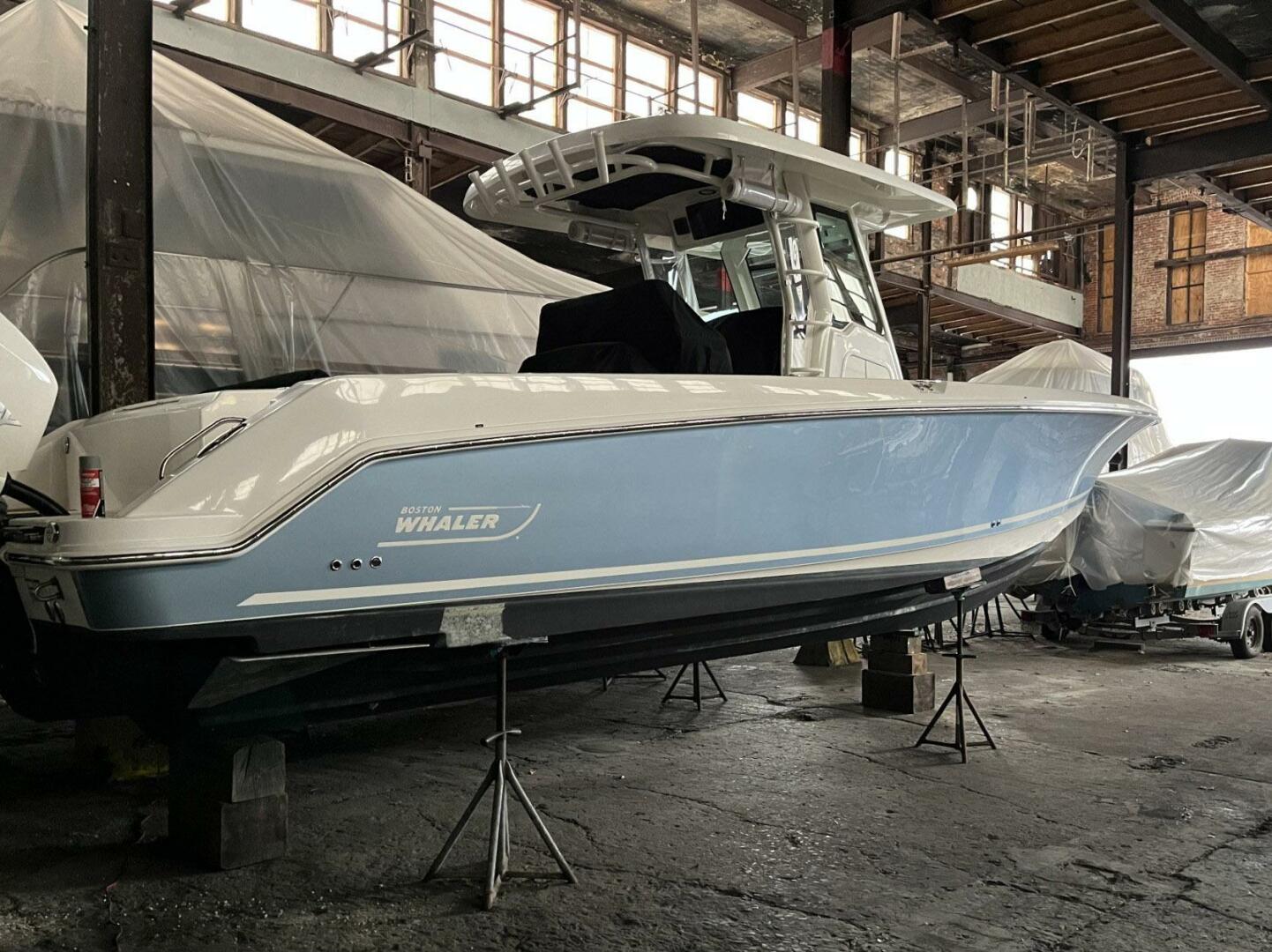 Slide: The Image of Boston Whaler 330 Outrage 2017 - 5289992