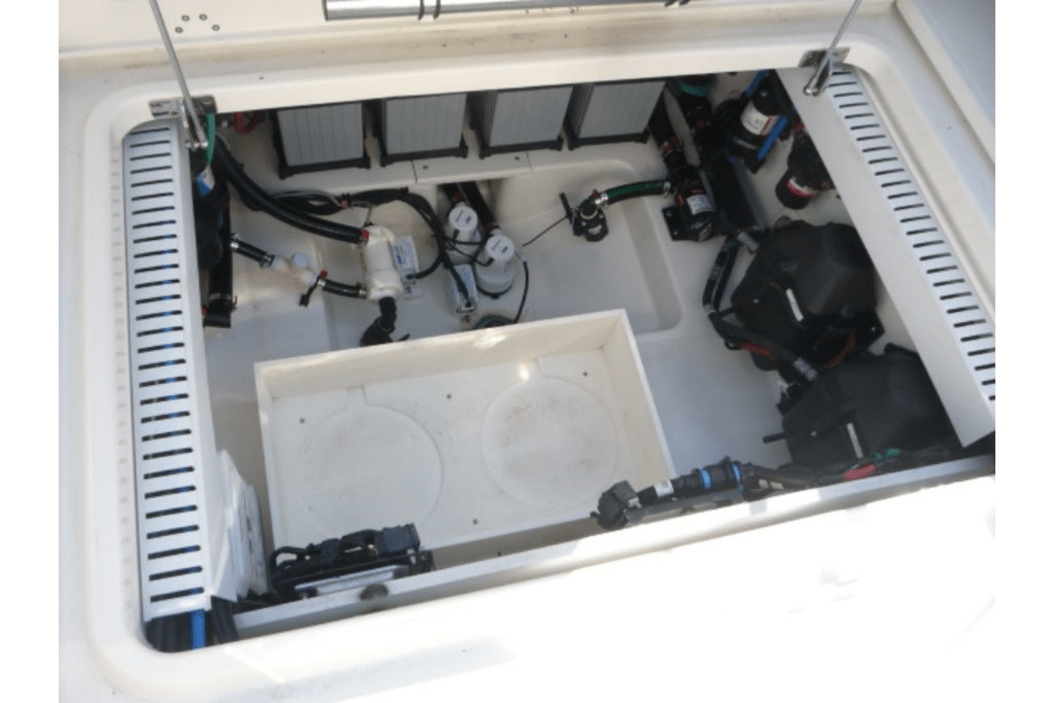 Slide: The Image of Boston Whaler 330 OUTRAGE 2017 - 4