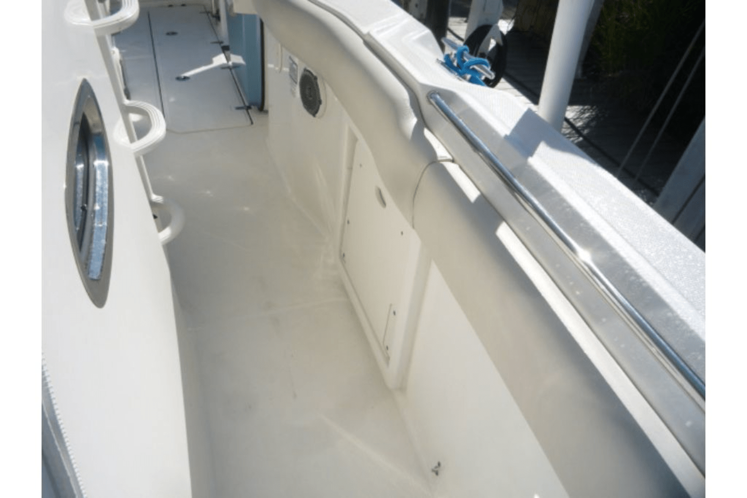 Slide: The Image of Boston Whaler 330 OUTRAGE 2017 - 6