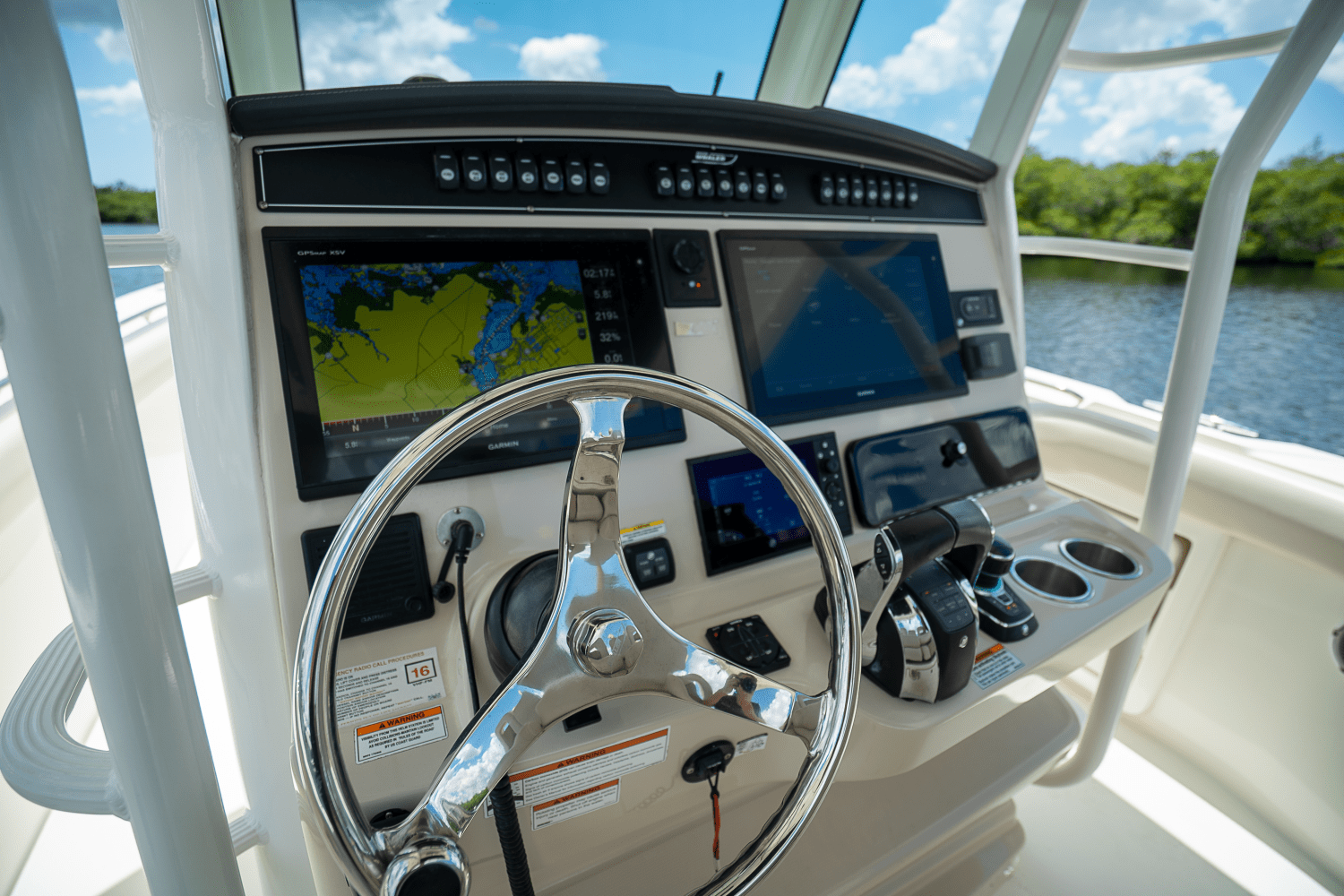 Slide: The Image of Boston Whaler 330 Outrage 2018 - 13