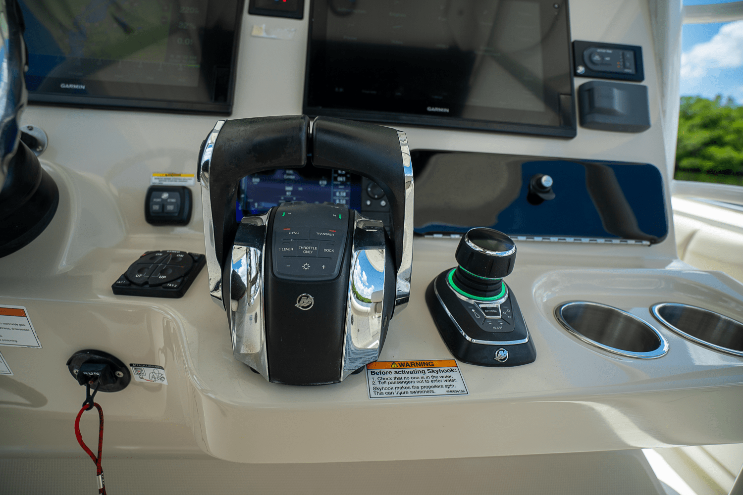 Slide: The Image of Boston Whaler 330 Outrage 2018 - 15