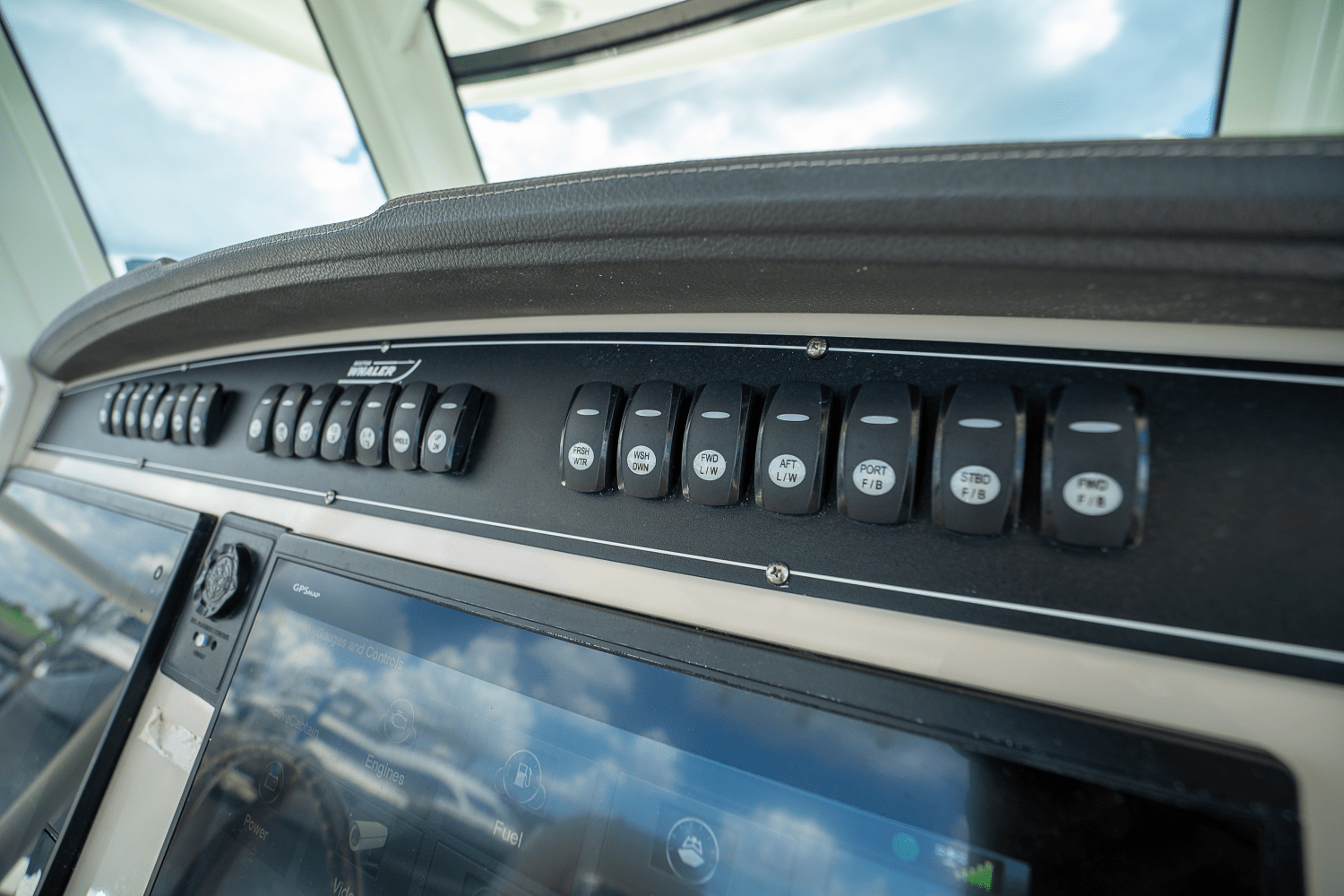 Slide: The Image of Boston Whaler 330 Outrage 2018 - 17