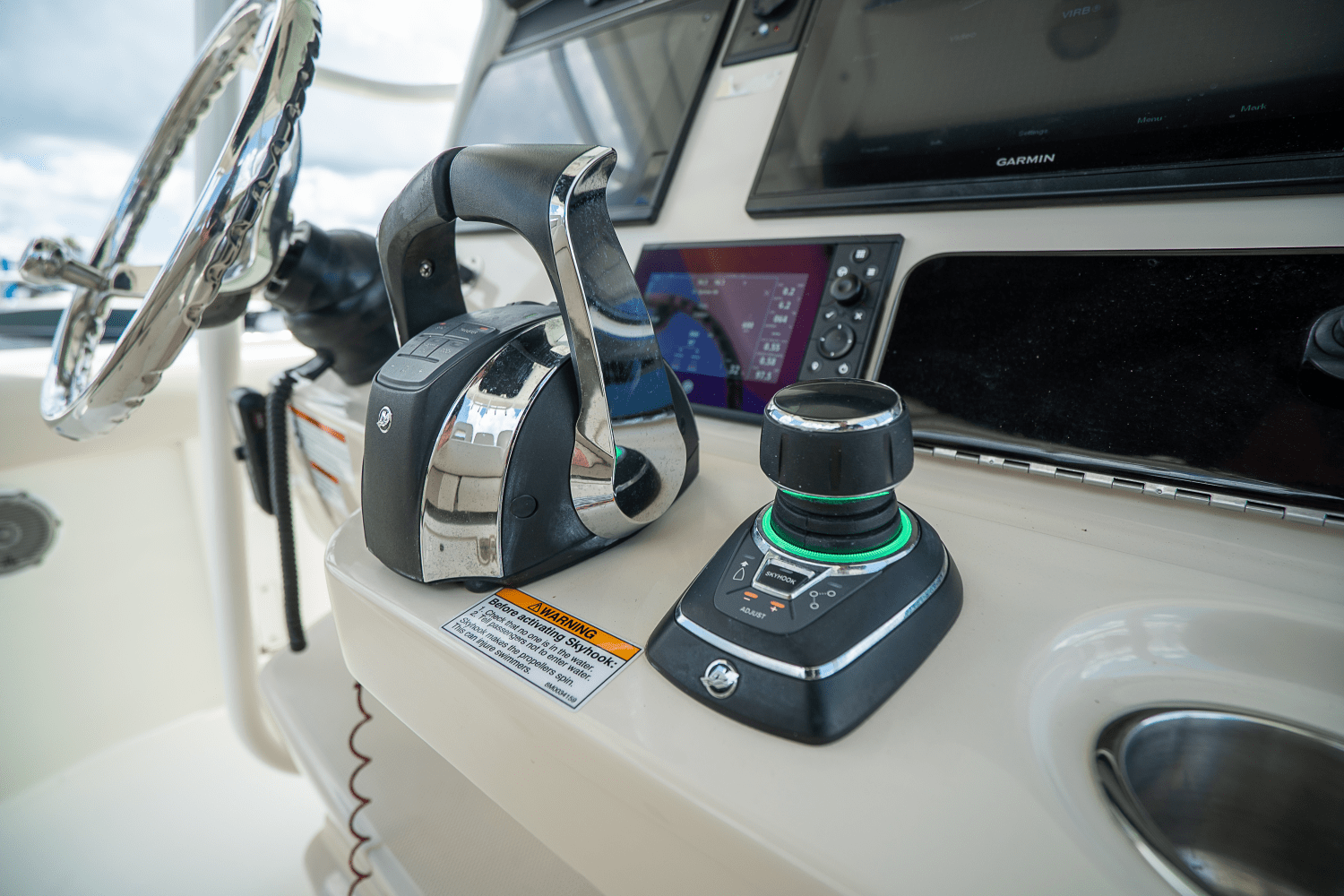 Slide: The Image of Boston Whaler 330 Outrage 2018 - 18