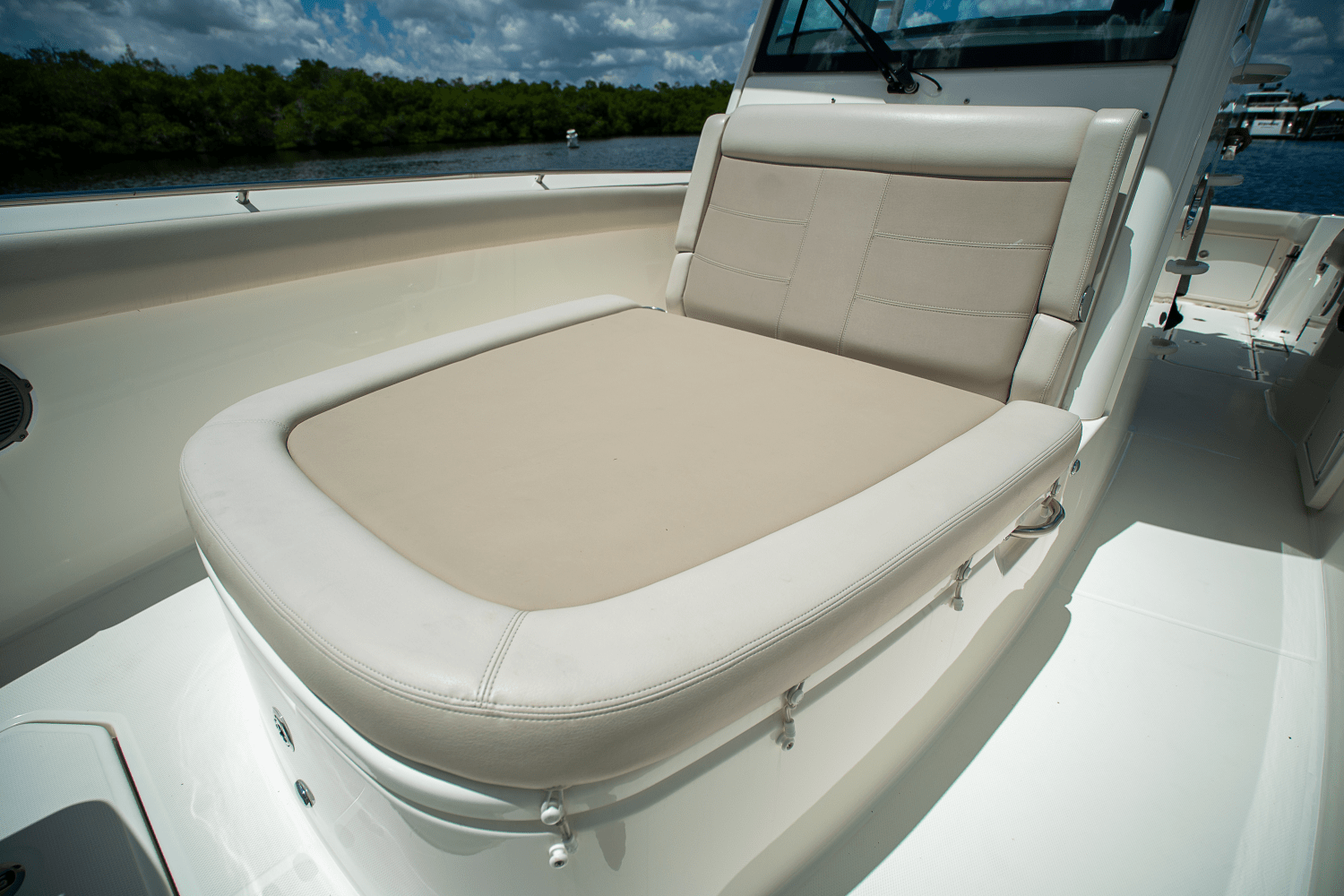Slide: The Image of Boston Whaler 330 Outrage 2018 - 24