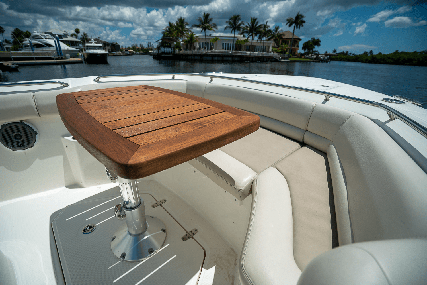 Slide: The Image of Boston Whaler 330 Outrage 2018 - 25