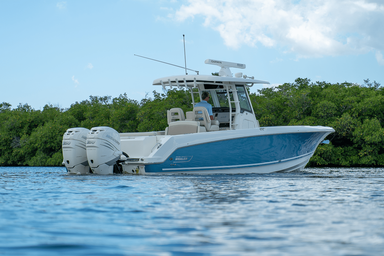 Slide: The Image of Boston Whaler 330 Outrage 2018 - 33