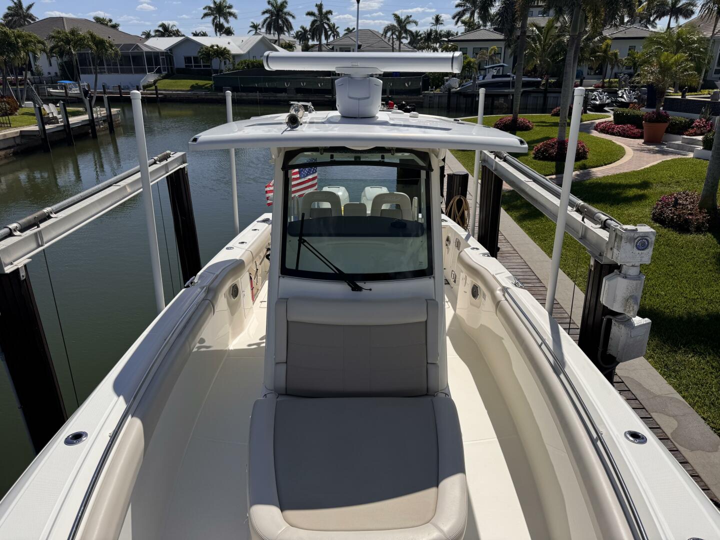 Slide: The Image of Boston Whaler 330 Outrage 2018 - 5266636