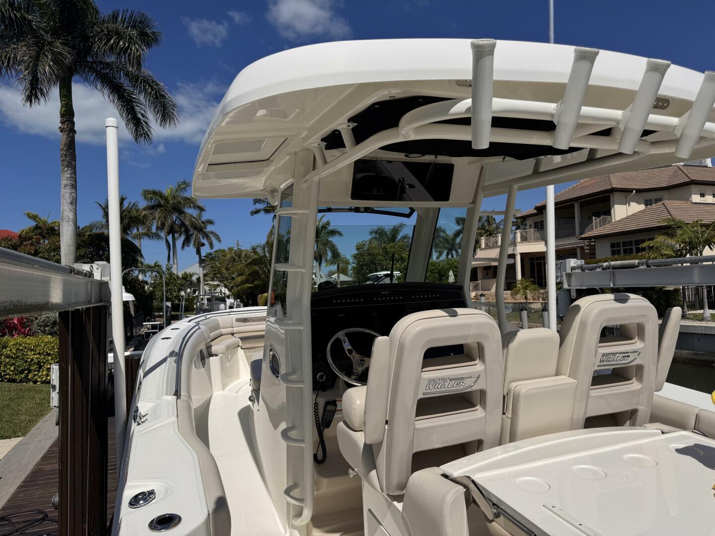 Slide: The Image of Boston Whaler 330 Outrage 2018 - 5266637