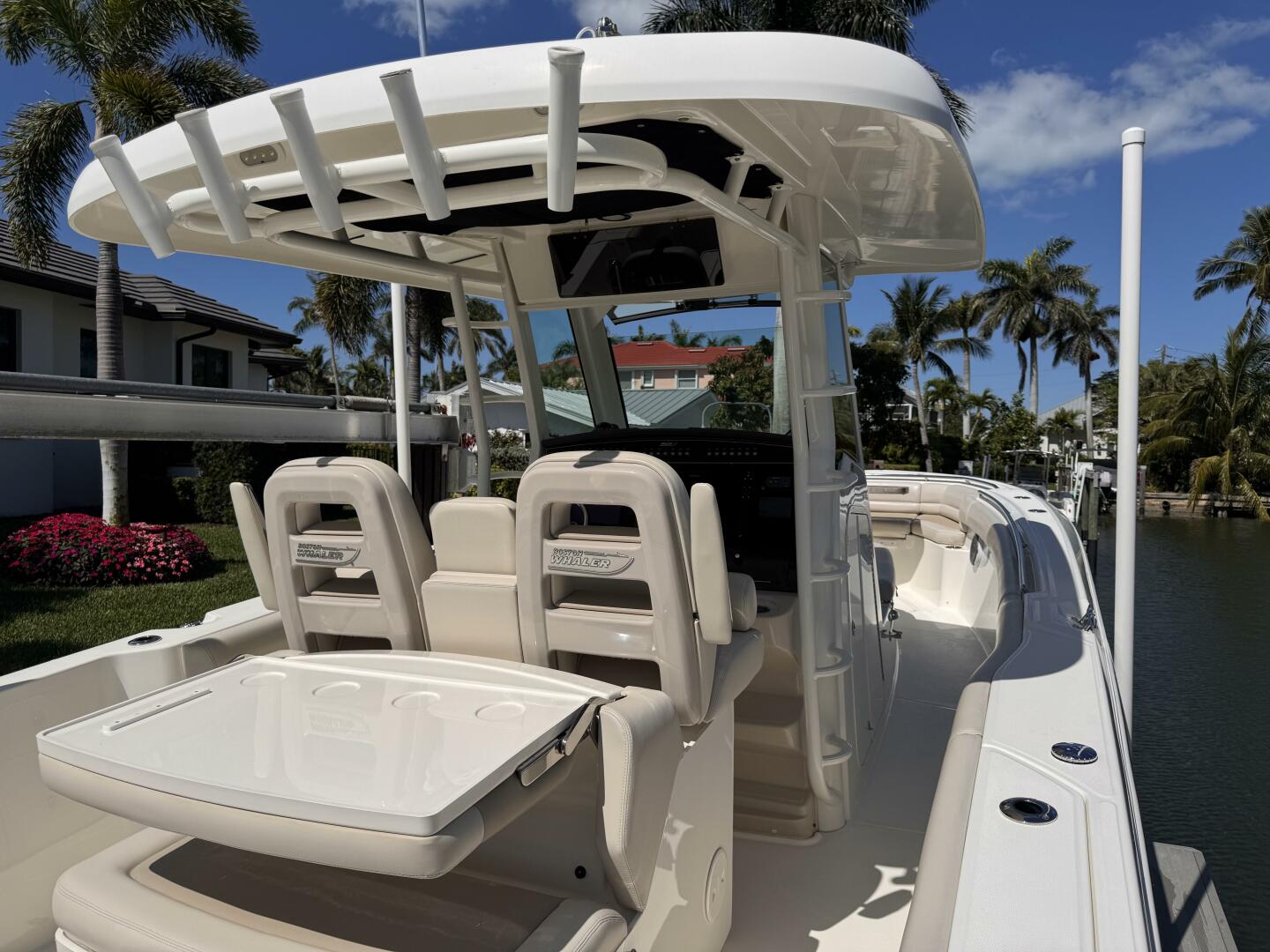 Slide: The Image of Boston Whaler 330 Outrage 2018 - 5266638