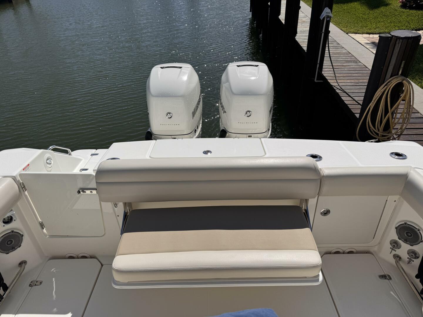 Slide: The Image of Boston Whaler 330 Outrage 2018 - 5266639