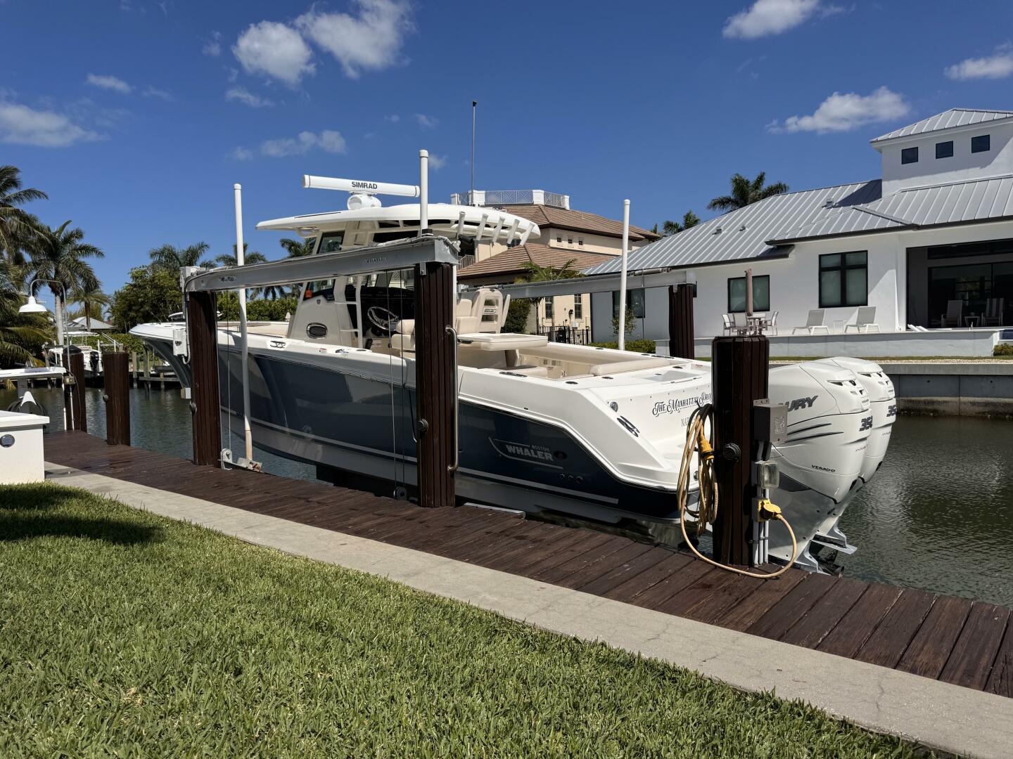 Slide: The Image of Boston Whaler 330 Outrage 2018 - 5266644