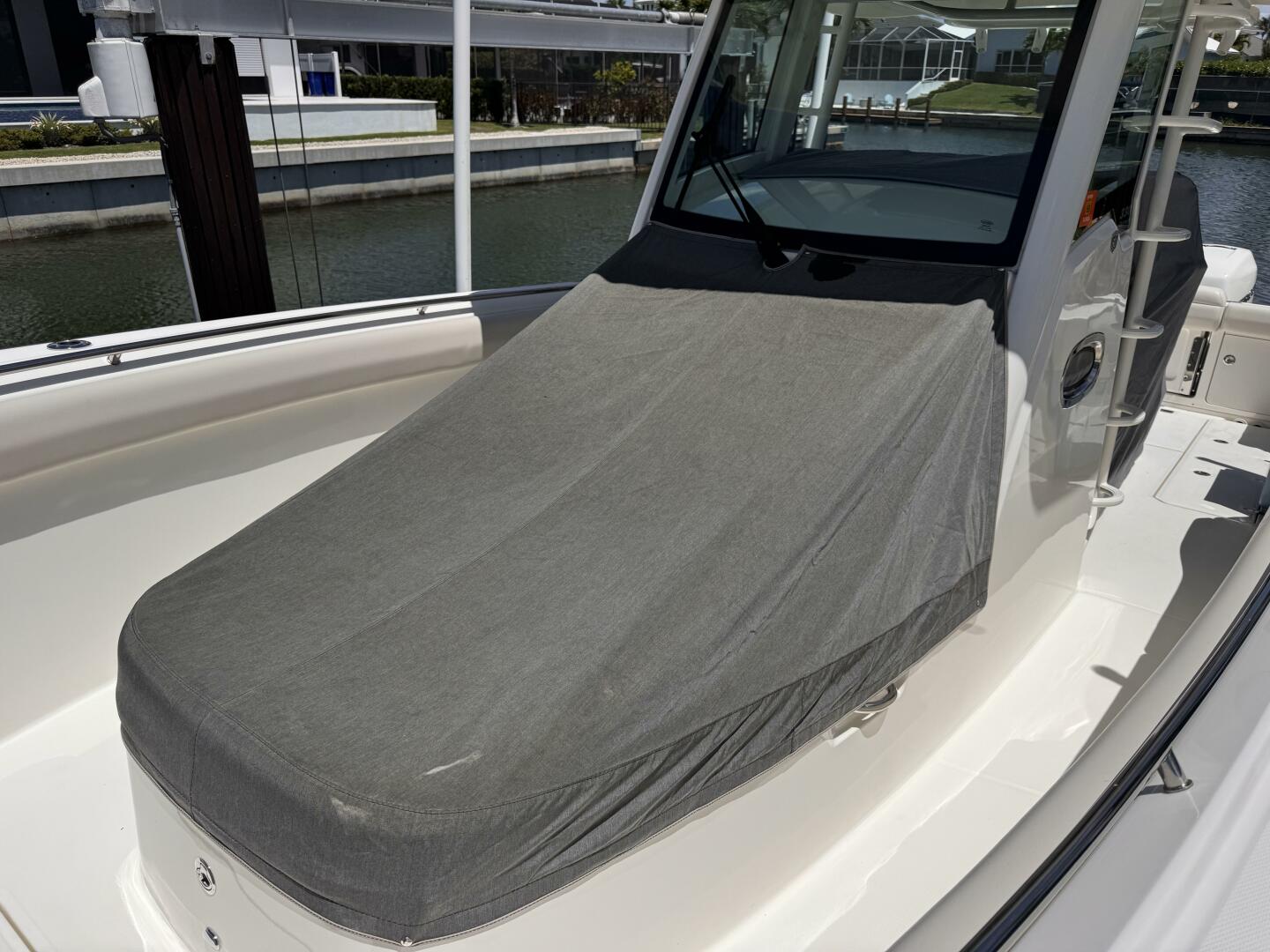 Slide: The Image of Boston Whaler 330 Outrage 2018 - 5266645