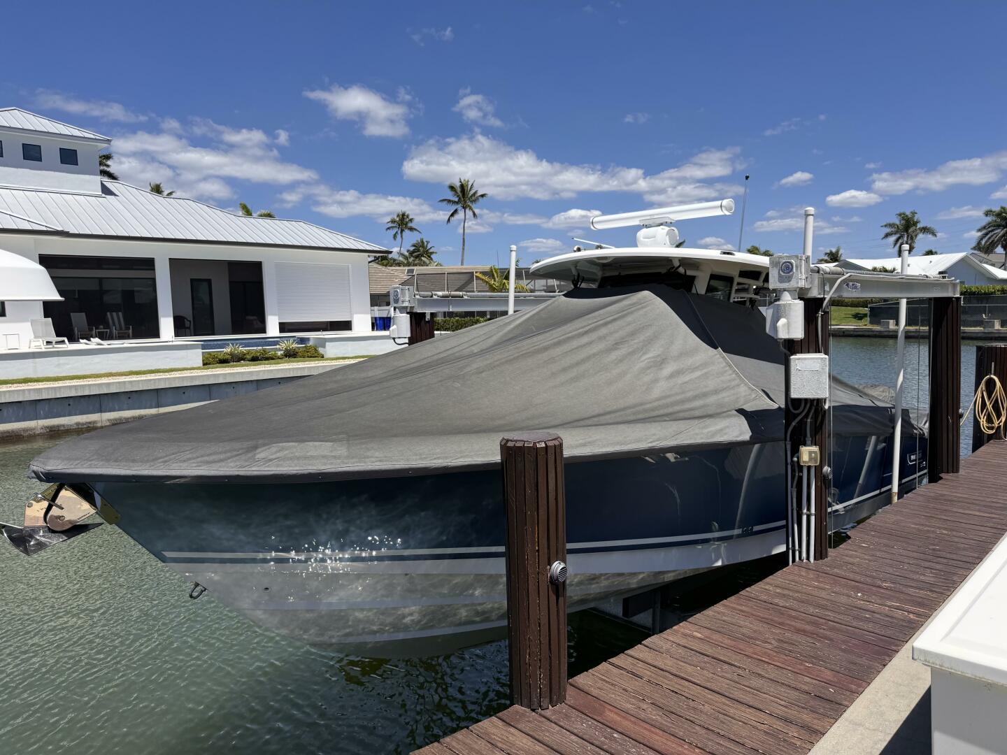 Slide: The Image of Boston Whaler 330 Outrage 2018 - 5266647