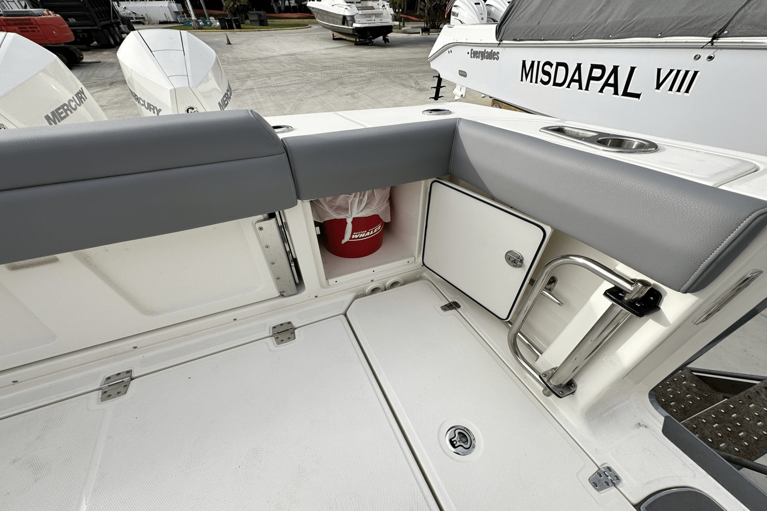 Slide: The Image of Boston Whaler 330 OUTRAGE 2023 - 12