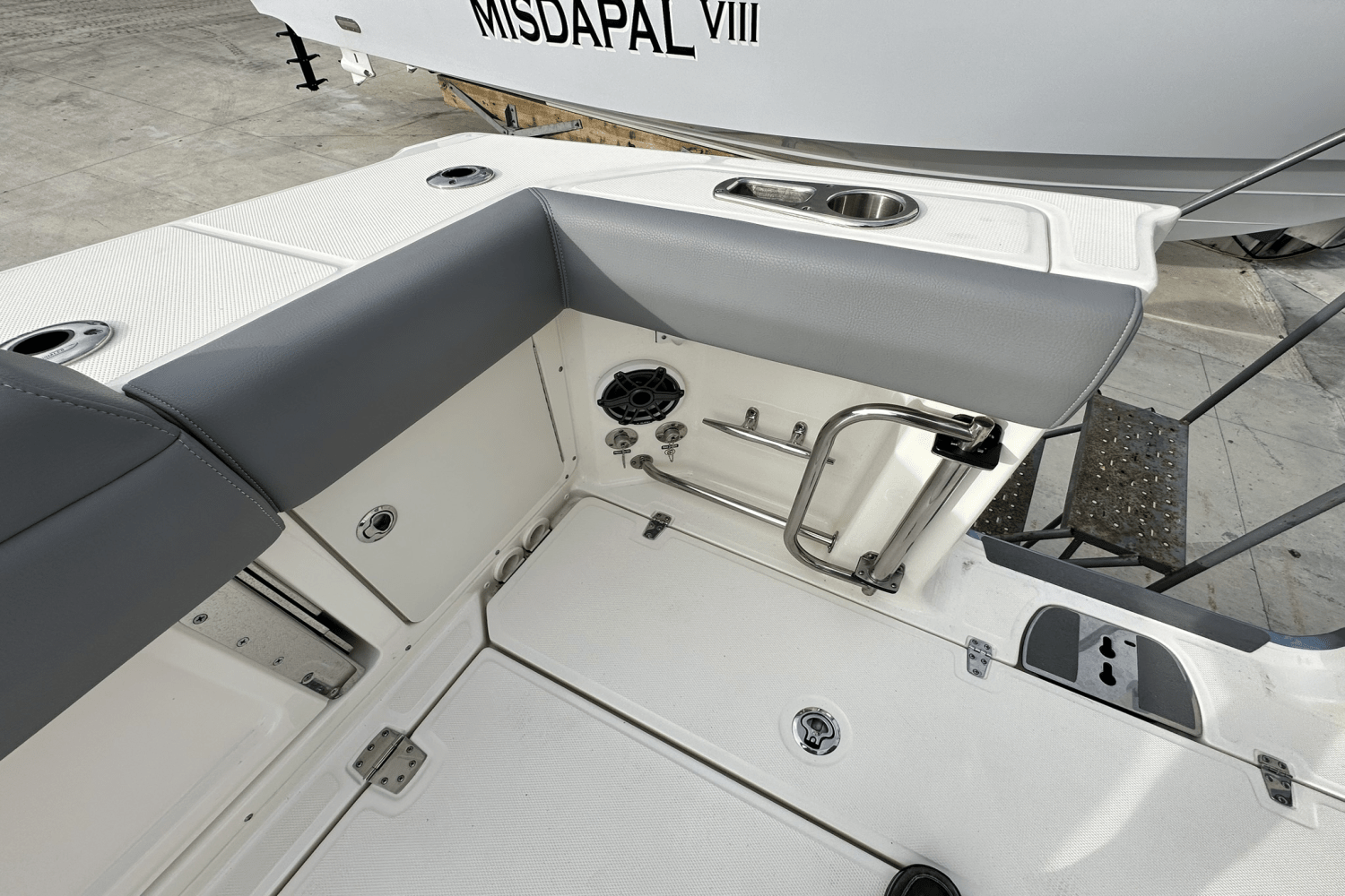 Slide: The Image of Boston Whaler 330 OUTRAGE 2023 - 13