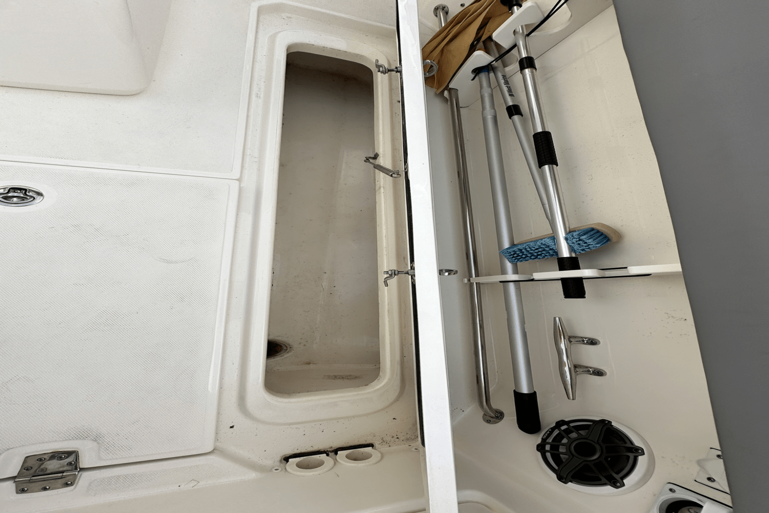 Slide: The Image of Boston Whaler 330 OUTRAGE 2023 - 19