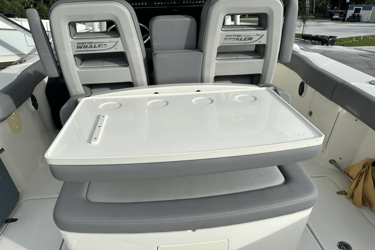 Slide: The Image of Boston Whaler 330 OUTRAGE 2023 - 22